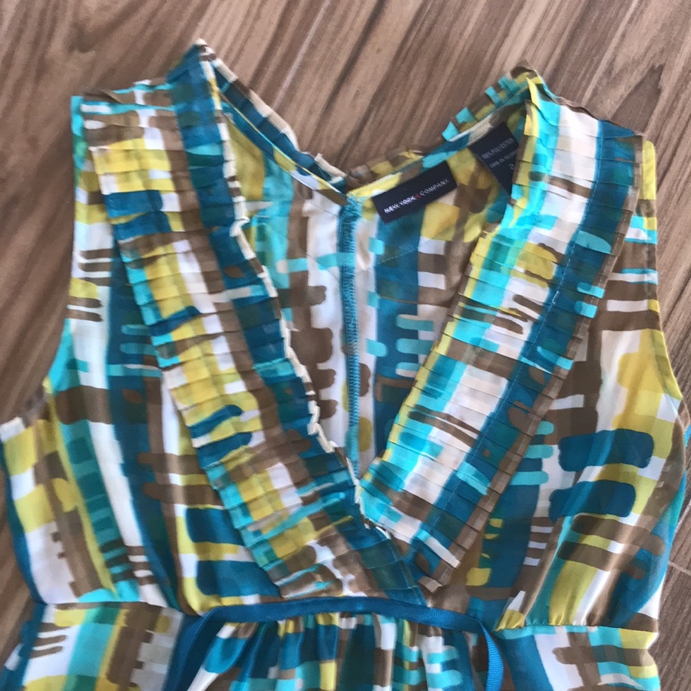 ❣️❣️❣️Sleeveless Ruffle Front Top